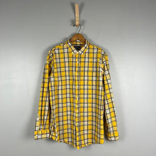 Load image into Gallery viewer, Club room plaid button down
