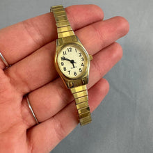 Load image into Gallery viewer, Retro gold watch
