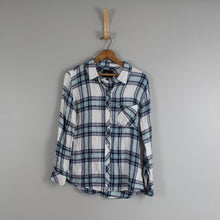 Load image into Gallery viewer, Rails plaid flannel
