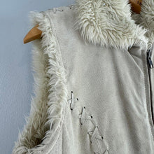 Load image into Gallery viewer, Retro ruff hewn zip up vest
