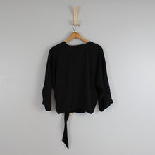 Load image into Gallery viewer, Express black blouse
