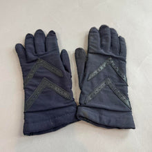 Load image into Gallery viewer, Vintage Isotoner gloves
