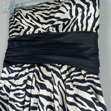 Load image into Gallery viewer, Vintage JUMP zebra dress
