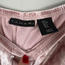 Load image into Gallery viewer, Tahari velour shorts
