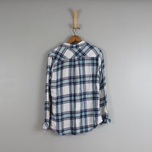 Load image into Gallery viewer, Rails plaid flannel
