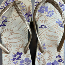 Load image into Gallery viewer, Havaianas flip flops
