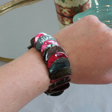 Load image into Gallery viewer, Funky shell bracelet
