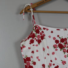 Load image into Gallery viewer, Vintage floral dress
