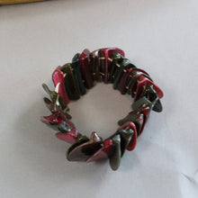 Load image into Gallery viewer, Funky shell bracelet
