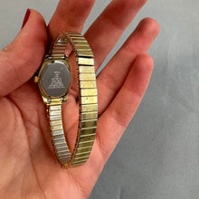 Load image into Gallery viewer, Retro gold watch
