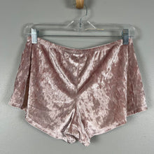 Load image into Gallery viewer, Tahari velour shorts
