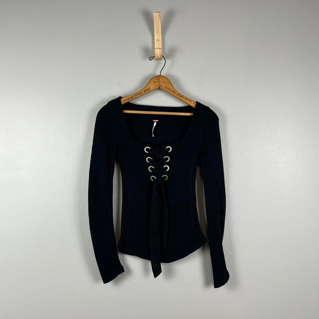 Free people looking back top