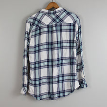 Load image into Gallery viewer, Rails plaid flannel
