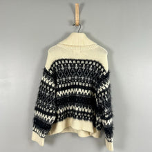 Load image into Gallery viewer, Universal thread chunky sweater
