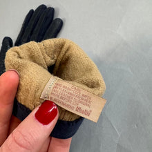 Load image into Gallery viewer, Vintage Isotoner gloves
