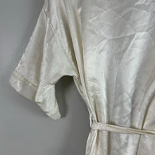 Load image into Gallery viewer, Vintage Petra fashions robe
