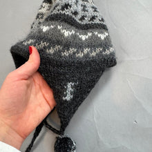 Load image into Gallery viewer, Vintage hand knitted hat
