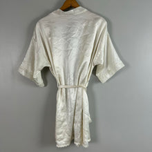 Load image into Gallery viewer, Vintage Petra fashions robe
