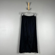 Load image into Gallery viewer, Vintage vanity fair slip skirt
