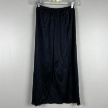 Load image into Gallery viewer, Vintage vanity fair slip skirt

