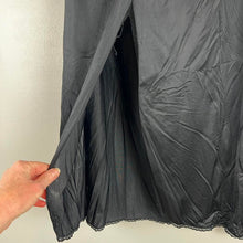 Load image into Gallery viewer, Vintage vanity fair slip skirt
