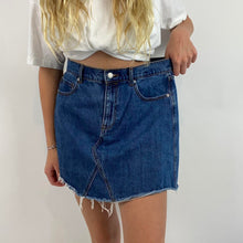 Load image into Gallery viewer, Old navy jean skirt
