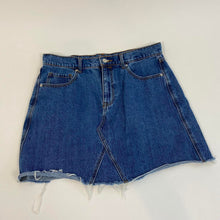 Load image into Gallery viewer, Old navy jean skirt
