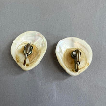 Load image into Gallery viewer, Vintage shell clip ons
