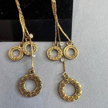 Load image into Gallery viewer, Retro dangly earrings
