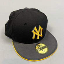 Load image into Gallery viewer, New Era Yankees flat brim hat
