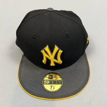 Load image into Gallery viewer, New Era Yankees flat brim hat
