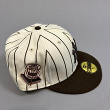 Load image into Gallery viewer, New Era Yankees flat brim hat
