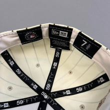 Load image into Gallery viewer, New Era Yankees flat brim hat
