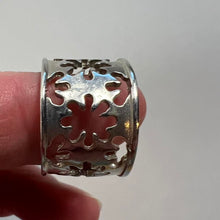 Load image into Gallery viewer, Retro abstract flower ring
