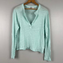 Load image into Gallery viewer, Vineyard vines long sleeve

