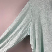 Load image into Gallery viewer, Vineyard vines long sleeve

