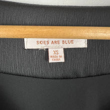 Load image into Gallery viewer, Skies Are Blue long sleeve Blouse
