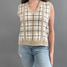 Load image into Gallery viewer, Vintage IZOD sweater vest
