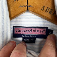 Load image into Gallery viewer, Vineyard vines women’s button down
