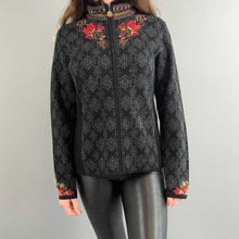 Load image into Gallery viewer, Vintage Icelandic design zip up
