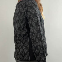 Load image into Gallery viewer, Vintage Icelandic design zip up
