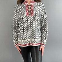 Load image into Gallery viewer, Cablela’s pullover sweater
