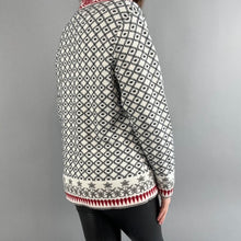 Load image into Gallery viewer, Cablela’s pullover sweater
