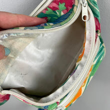 Load image into Gallery viewer, Vintage floral fanny pack
