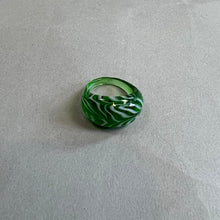 Load image into Gallery viewer, Vintage resin ring
