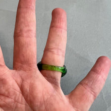 Load image into Gallery viewer, Vintage resin ring
