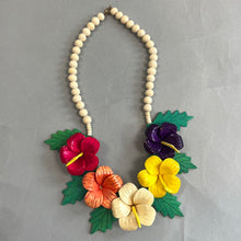 Load image into Gallery viewer, Vintage 70’s hibiscus wooden necklace
