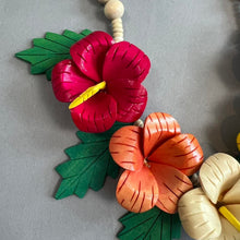 Load image into Gallery viewer, Vintage 70’s hibiscus wooden necklace
