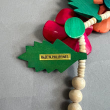 Load image into Gallery viewer, Vintage 70’s hibiscus wooden necklace
