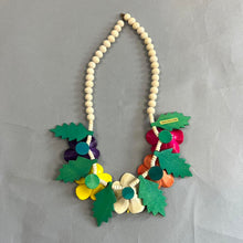 Load image into Gallery viewer, Vintage 70’s hibiscus wooden necklace
